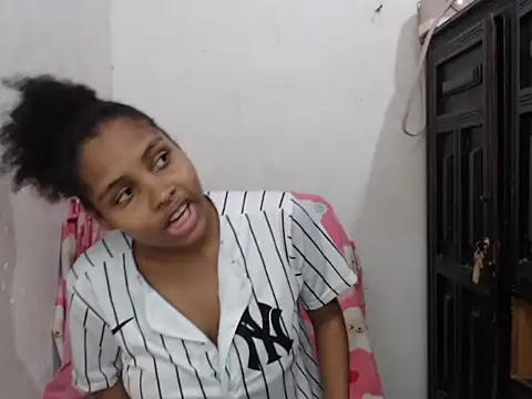 Snapshot of kataleya2021 chatting on 4, 12, 2025 kataleya2021 online show from 4, 12, 2025