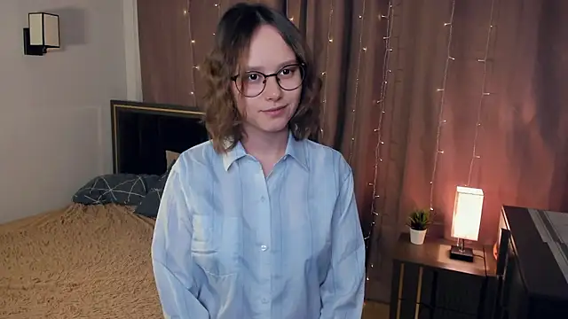 Snapshot of DenaDubberly chatting on 6, 11, 2025 DenaDubberly online show from 6, 11, 2025