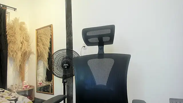 Inaya Khalifa online show from 17, 2, 2026