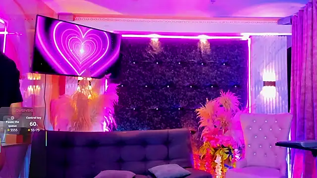 Queens Wonders Blonders online show from 25, 7, 2026