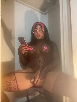 Snapshot of Owlpow chatting on 5, 8, 2026 Owlpow online show from 5, 8, 2026