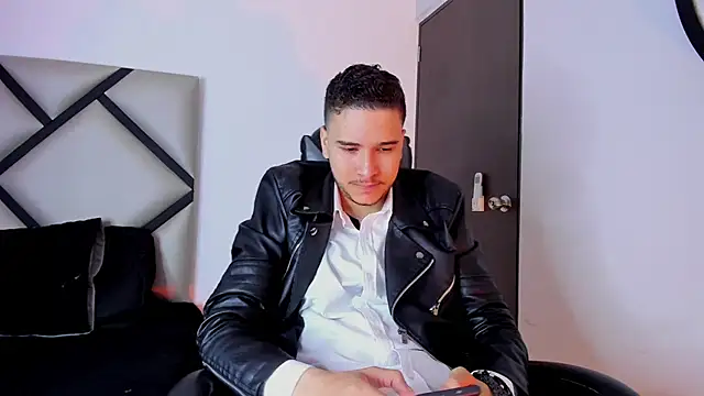 Snapshot of mike_257 chatting on 27, 10, 2025 mike 257 online show from 27, 10, 2025