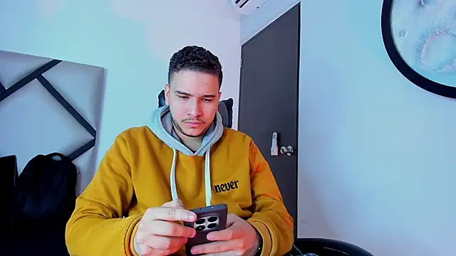 Snapshot of mike_257 chatting on 30, 10, 2025 mike 257 online show from 30, 10, 2025