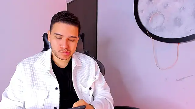 Snapshot of mike_257 chatting on 11, 11, 2025 mike 257 online show from 11, 11, 2025