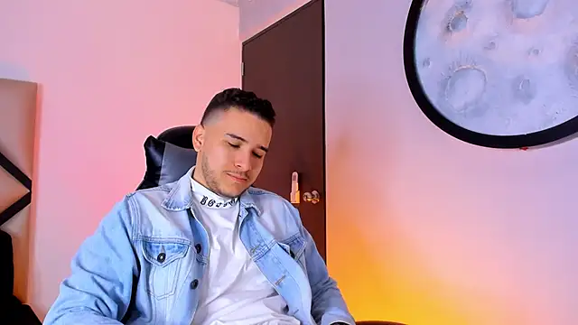 Snapshot of mike_257 chatting on 15, 11, 2025 mike 257 online show from 15, 11, 2025