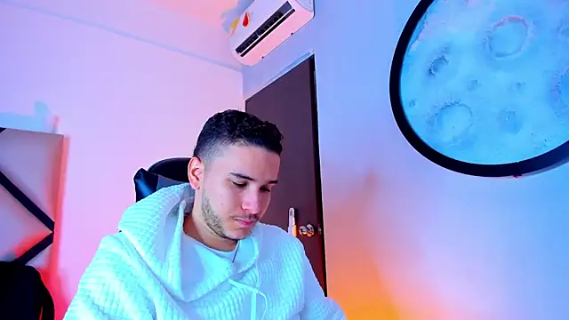 Snapshot of mike_257 chatting on 24, 11, 2025 mike 257 online show from 24, 11, 2025