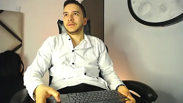 Snapshot of mike_257 chatting on 3, 12, 2025 mike 257 online show from 3, 12, 2025