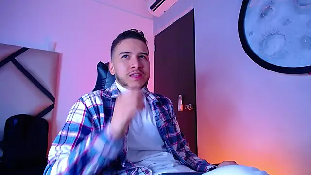 Snapshot of mike_257 chatting on 4, 12, 2025 mike 257 online show from 4, 12, 2025