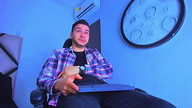 Snapshot of mike_257 chatting on 7, 1, 2026 mike 257 online show from 7, 1, 2026