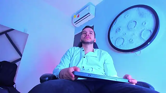 Snapshot of mike_257 chatting on 4, 2, 2026 mike 257 online show from 4, 2, 2026