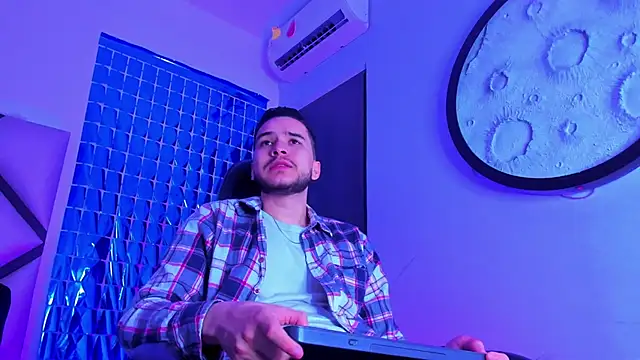 Snapshot of mike_257 chatting on 7, 3, 2026 mike 257 online show from 7, 3, 2026