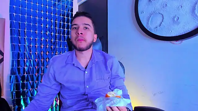 Snapshot of mike_257 chatting on 13, 3, 2026 mike 257 online show from 13, 3, 2026