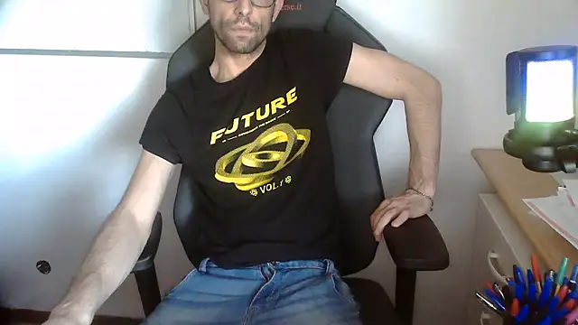 Snapshot of topg84 chatting on 25, 5, 2026 topg84 online show from 25, 5, 2026
