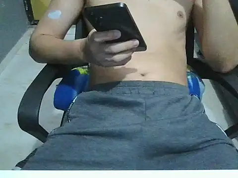 Snapshot of leo__bunny chatting on 8, 11, 2025 leo bunny online show from 8, 11, 2025