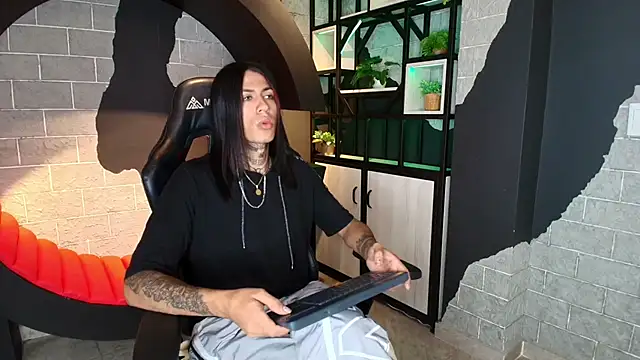 ArohomLester online show from 2, 11, 2025