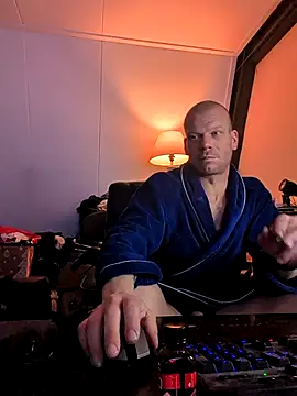 Kinky Play1 online show from 7, 1, 2026