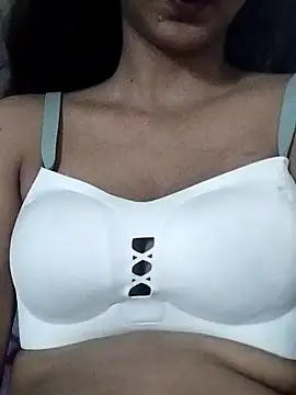 Snapshot of Aaliya_BigBoobs_1 chatting on 5, 6, 2026 Aaliya BigBoobs 1 online show from 5, 6, 2026