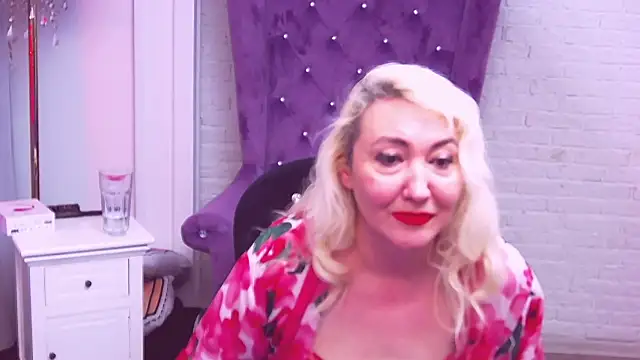 LadyKriss online show from 6, 11, 2025