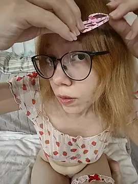 Snapshot of PeachyMaolin chatting on 26, 7, 2026 PeachyMaolin online show from 26, 7, 2026