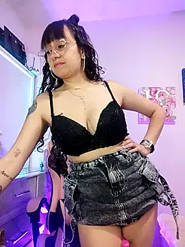 Snapshot of Pinkvixen69 chatting on 8, 5, 2026 Pinkvixen69 online show from 8, 5, 2026