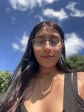 Violeet-Smith online show from 9, 5, 2026
