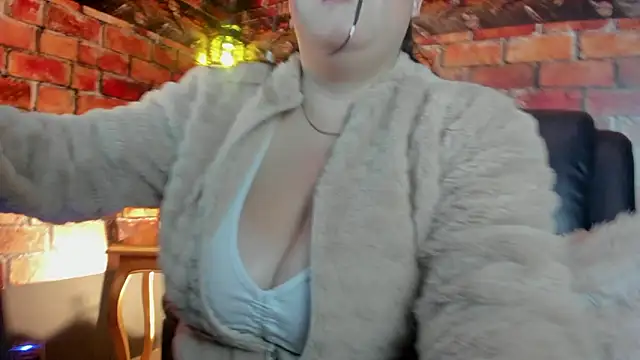 Danna piink  online show from 13, 3, 2026