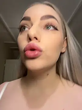 Snapshot of HugeBoobsAlice chatting on 27, 2, 2026 HugeBoobsAlice online show from 27, 2, 2026