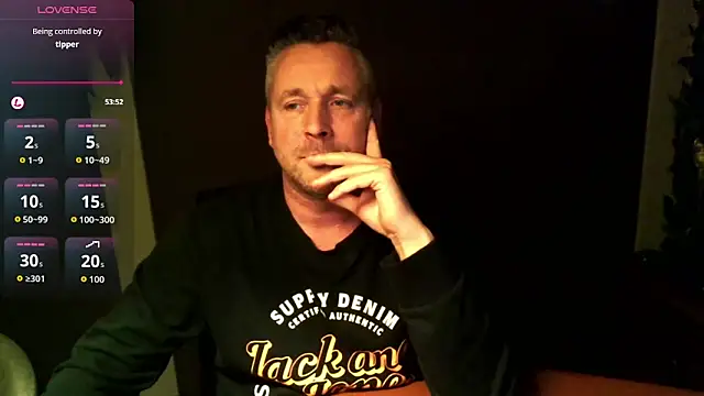 Snapshot of Woody_Longbong chatting on 13, 11, 2025 Woody Longbong online show from 13, 11, 2025