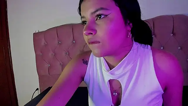 Snapshot of Sara_Moon_18 chatting on 23, 10, 2025 Sara Moon 18 online show from 23, 10, 2025