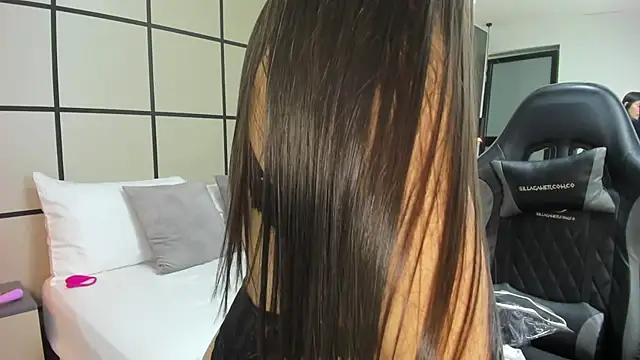 mia collins96 online show from 28, 10, 2025