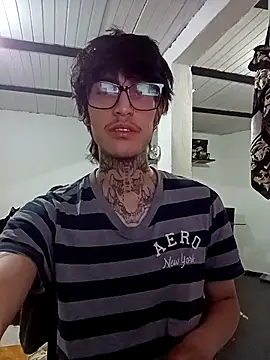 Snapshot of sflps chatting on 8, 4, 2026 sflps online show from 8, 4, 2026