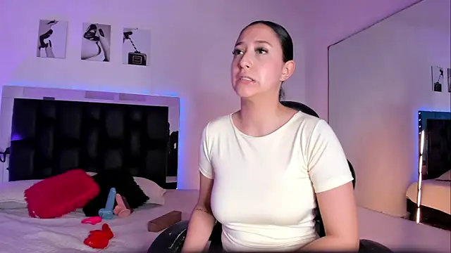 kittymonroe1 online show from 4, 8, 2026