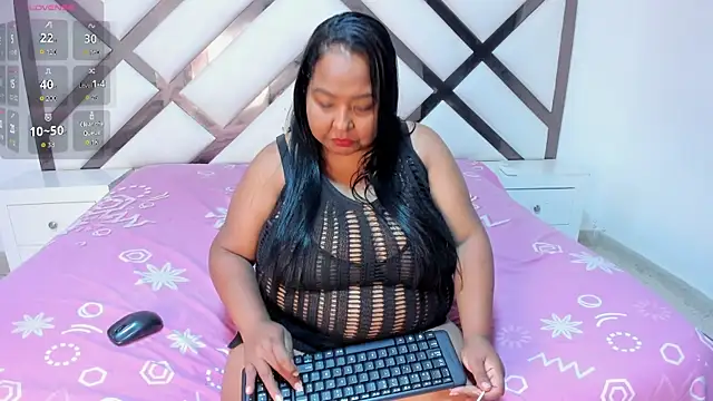 Snapshot of SofiaKiis chatting on 7, 11, 2025 SofiaKiis online show from 7, 11, 2025