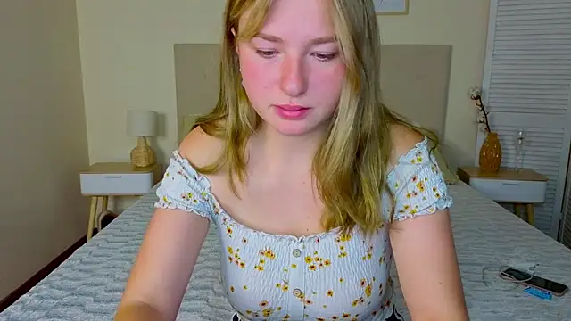 Snapshot of Ailissa__fox chatting on 21, 10, 2025 Ailissa  fox online show from 21, 10, 2025