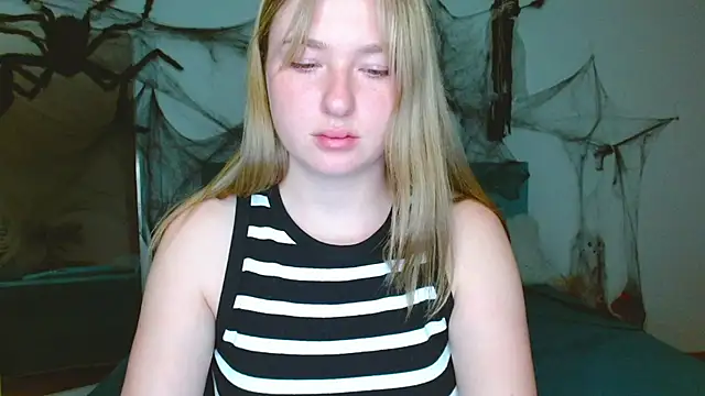 Snapshot of Ailissa__fox chatting on 29, 10, 2025 Ailissa  fox online show from 29, 10, 2025