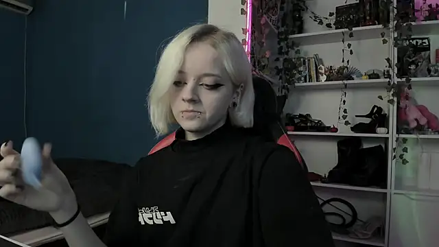 Holy Mistress S online show from 14, 11, 2025