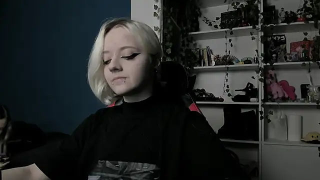 Holy Mistress S online show from 21, 11, 2025