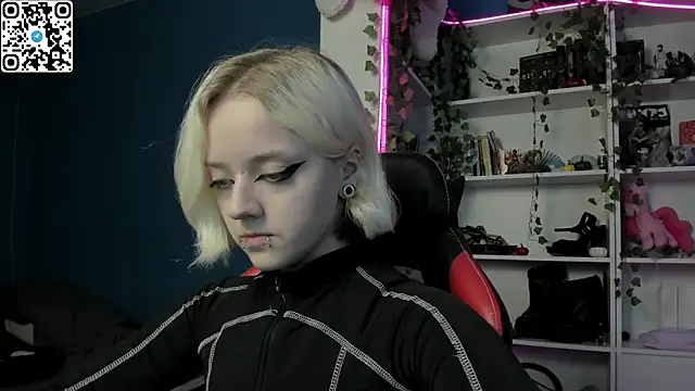 Holy Mistress S online show from 5, 12, 2025