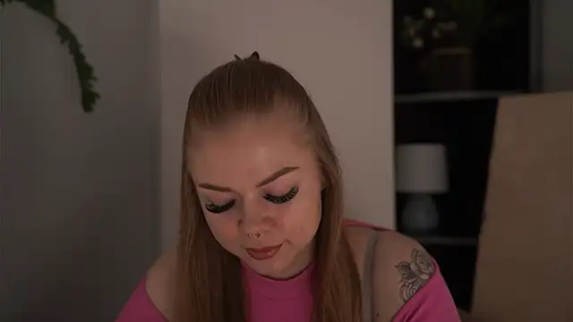 Snapshot of SolStairs chatting on 24, 10, 2025 SolStairs online show from 24, 10, 2025