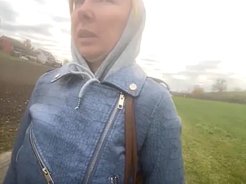 JeniJansi online show from 30, 10, 2025