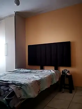 Snapshot of yummy-caramel chatting on 1, 4, 2026 yummy-caramel online show from 1, 4, 2026