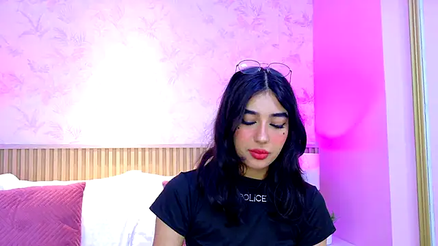 AdelineJhones online show from 29, 10, 2025