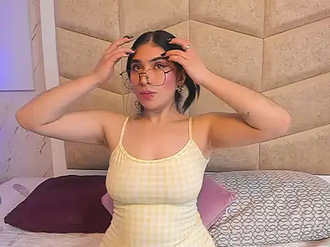 EmmaColliinss online show from 28, 10, 2025