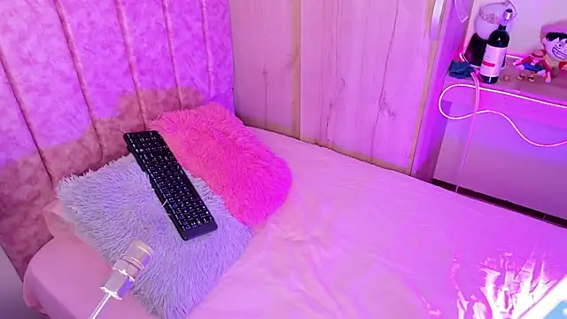 Snapshot of laana_foxx chatting on 11, 7, 2026 laana foxx online show from 11, 7, 2026