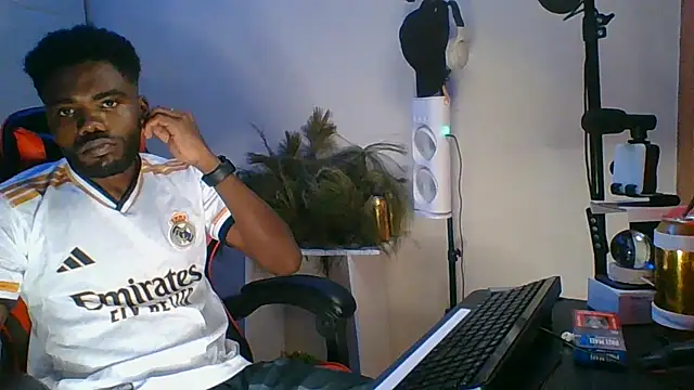Snapshot of Suamyst_25 chatting on 4, 8, 2026 Suamyst 25 online show from 4, 8, 2026