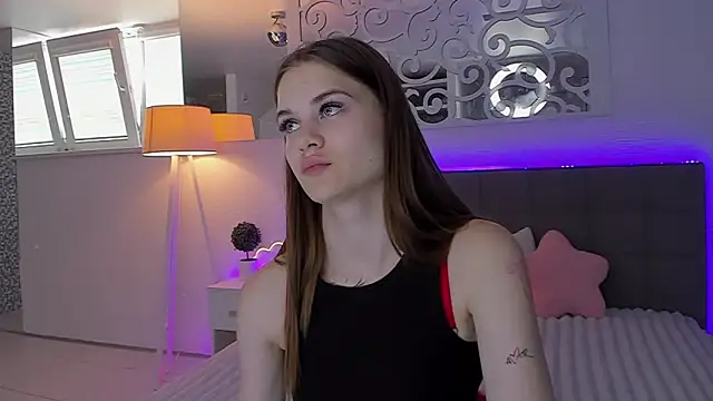 Snapshot of LuisaClover chatting on 27, 6, 2026 LuisaClover online show from 27, 6, 2026