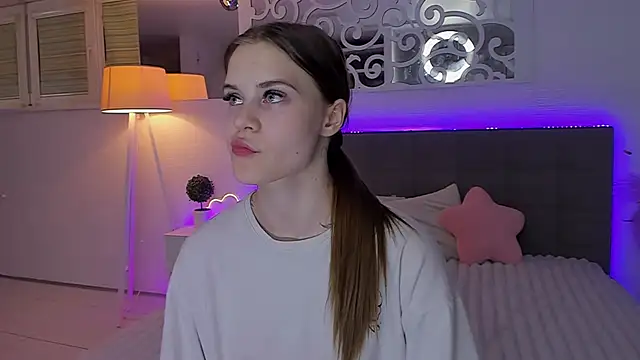Snapshot of LuisaClover chatting on 28, 6, 2026 LuisaClover online show from 28, 6, 2026