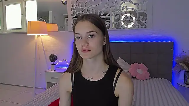 Snapshot of LuisaClover chatting on 25, 7, 2026 LuisaClover online show from 25, 7, 2026