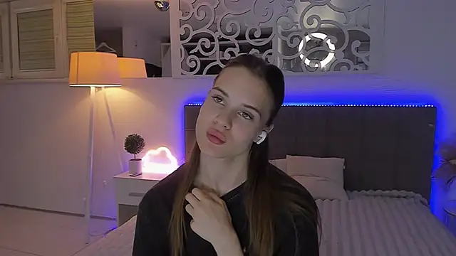 Snapshot of LuisaClover chatting on 27, 7, 2026 LuisaClover online show from 27, 7, 2026