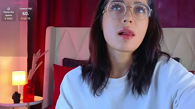 Snapshot of EricaKors chatting on 8, 11, 2025 EricaKors online show from 8, 11, 2025